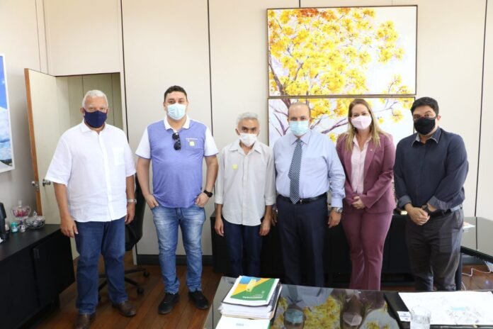 IBANEIS RECEBE FEIRANTES