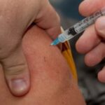 GDF prevê chegada de 80 mil doses para vacinar pessoas com 62 e 63 anos; Podia chegar para 61 anos