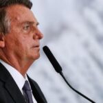 Bolsonaro chega à São Paulo intubado e será avaliada possível cirurgia