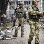 Rússia exige que ucranianos se rendam em Mariupol e faz novo bombardeio perto de Kiev