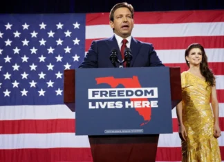 Ron DeSantis desite de candidatura e apiará Trump