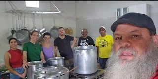 Funcionários da ONU participam de ação no combate a fome no setor comercial Sul em Brasília