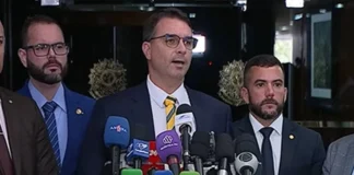 Flávio Bolsonaro ataca Moraes e defende Jordy