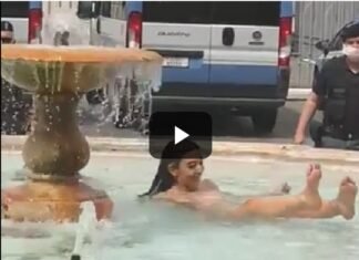 Quando em Roma tome banho p3lada na fonte