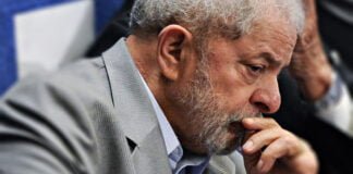 Pedido de impeachment de Lula já tem 122 assinaturas