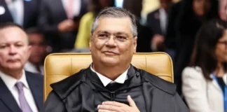 Dino não se delcara suspeito e vota a favor do PSB, dias após sair do partido