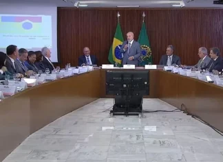 Lula chama Bolsonaro de “covardão”