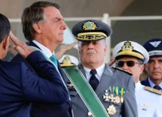 Ex-comandantes confirmam à PF pressão de Bolsonaro por Estado de Defesa