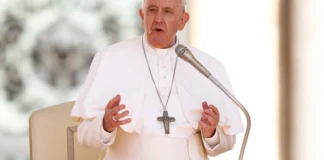 Vaticano emite nota condenando cirurgias para mudança de sexo