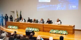 Câmara Legislativa homenageia servidores que completam 30 anos na Casa