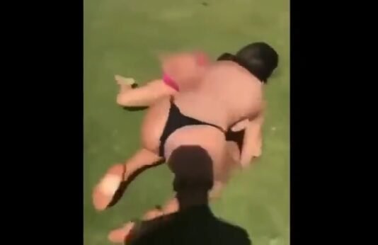 Vídeo: só mais uma briga de mulher p3lada