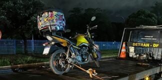 DETRAN-DF apreende moto com 331 infrações na Asa Sul