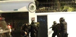 Vídeo: polícia equatoriana invade embaixada do México em Quito e prende ex-presidente