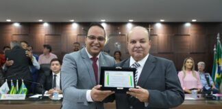 Governador enaltece papel do Entorno ao ser homenageado em Santo Antônio do Descoberto