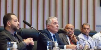 Empresas de ônibus, rodoviários e governo debatem transporte público no DF
