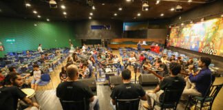 Projeto-piloto leva chorinho e aulas de musicalização para a escola pública