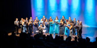 Madrigal de Brasília encanta plateia em apresentação na Escola de Música de Brasília