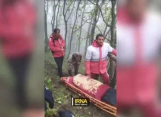Veja fotos do resgate dos corpos no acidente que matou o presidente do Irã