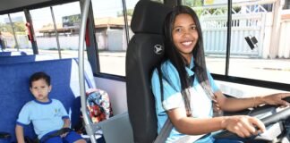 Mulheres do volante: exemplo de mães que cuidam dos filhos de outras mães
