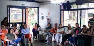 Adolescentro promove palestras contra abuso e exploração sexual de jovens