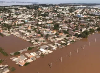 Sem água e sem comida, prefeito determina evacuação total de cidade