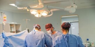Simpósio de análises clínicas reúne profissionais e estudantes