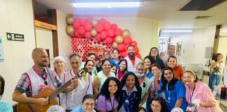 Manhã de homenagens às mães da UTI Pediátrica do HBDF