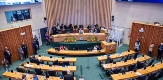 CLDF recebe pais de crianças mortas na rede de saúde distrital