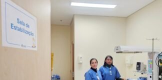 Enfermeiras obstetras do HRSM fazem avaliação em gestantes em sala de triagem