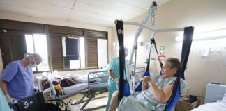 Hospitais passam a contar com guinchos para transferência de pessoas acamadas