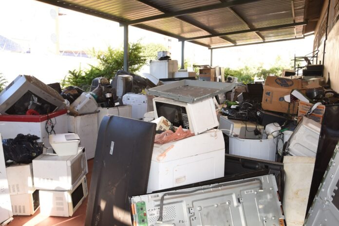 Centro-de-Ensino-Especial-2-de-Ceilandia-arrecada-lixo-eletronico-para-ganhar-computadores-foto-2-scaled.jpg