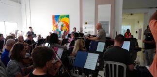 Orquestra internacional surpreende pacientes do HCB