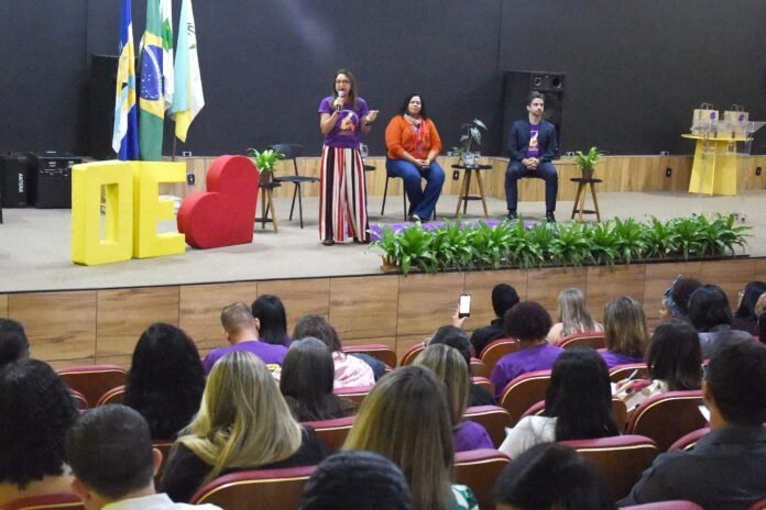 Forum-de-Orientacao-Educacional-debate-bullying-e-cyberbullying-capa-1-scaled.jpg