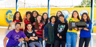 Estudantes de Santa Maria criam caixa robótica que dá voz a colega com paralisia cerebral