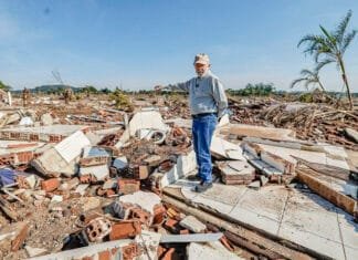 Lula usa cenário de destruição no RS para fazer ensaio fotográfico