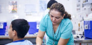 Alunos da rede pública na Asa Norte recebem vacinas contra a dengue