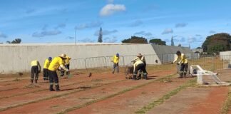 Administração Regional do Plano Piloto realiza limpeza na área da Catedral de Brasília