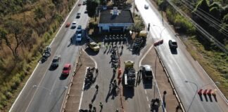 Fiscalização em trecho da DF-001 aborda 238 motociclistas