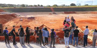 Estudantes de engenharia acompanham obras da bacia de detenção do Drenar DF