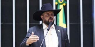 Justiça de SC decreta prisão de Zé Trovão por dívida de pensão alimentícia