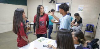 Escolas de ensino bilíngue do DF apresentam alunos a outros cantos do mundo