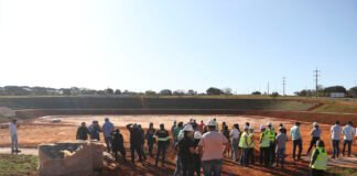 Drenar DF alcança 7,5 km de túneis escavados e recebe visita de servidores