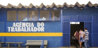 Agências do trabalhador oferecem 215 vagas para vendedor e operador de caixa