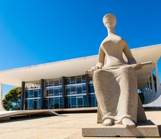 Reunião fechada expõe racha no STF
