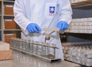 Técnicos do Senar coletam amostras de solo para análise