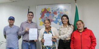 Produtora rural formaliza contrato de assentamento após sete anos de espera