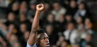 Lei Vinícius Jr. de combate ao racismo em estádios é sancionada com vetos