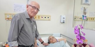 Paciente se emociona ao comemorar aniversário no Hospital Regional de Santa Maria