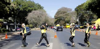 Detran promove ação educativa em comemoração ao Dia Nacional do Pedestre