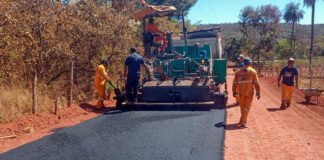 Estrada rural no Córrego do Atoleiro, em Planaltina, recebe asfalto